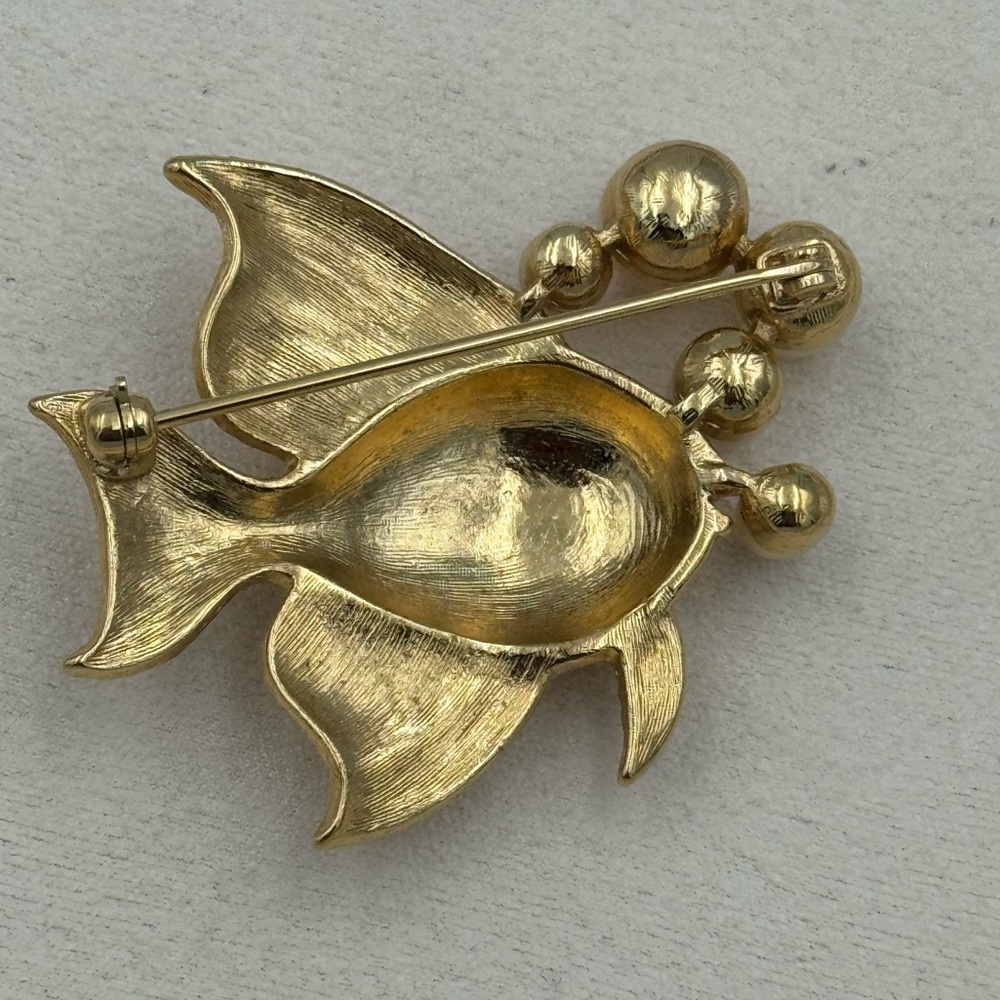 Vintage Gold Tone Angel Fish Brooch‎ Pin w Faux Pearls Nautical Figural - Picture 2 of 9